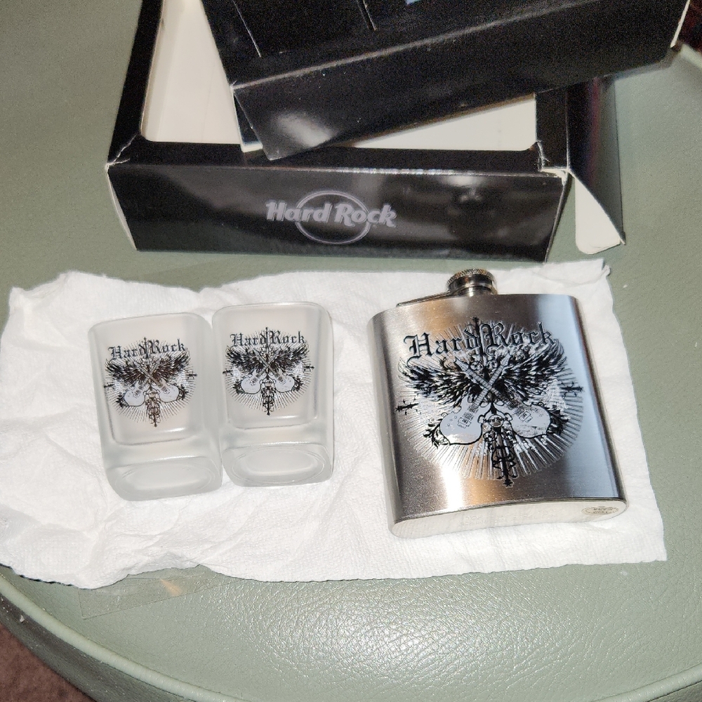 Hard Rock Flask And Shot Glass Set